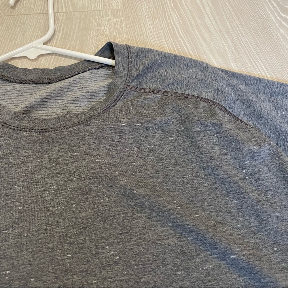 Lululemon Men’s Metal Vent Tee Shirt, size XXL, Gray - Picture 9 of 16
